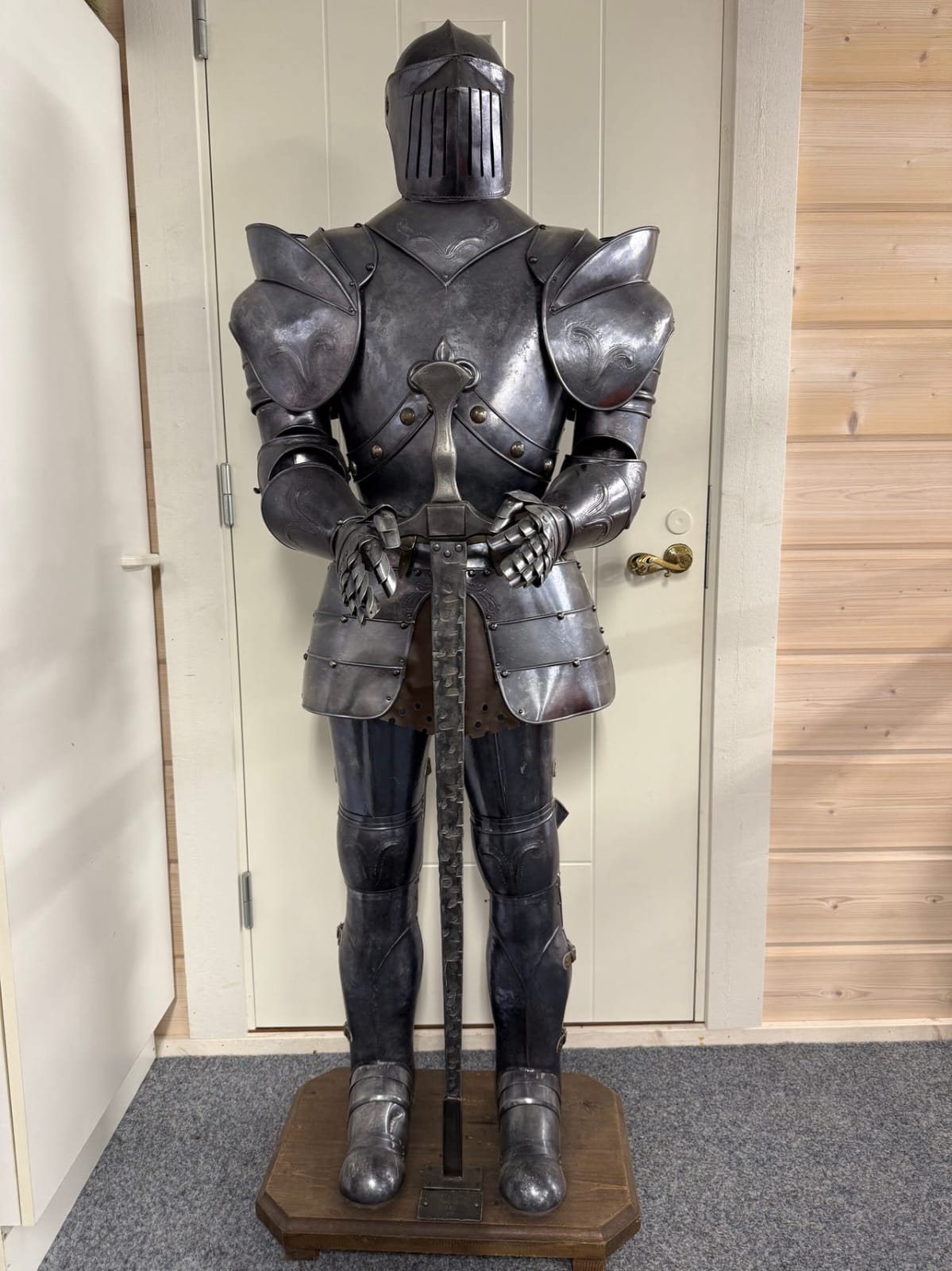 Rare 15th Century Italian Knight Armor - Image 3