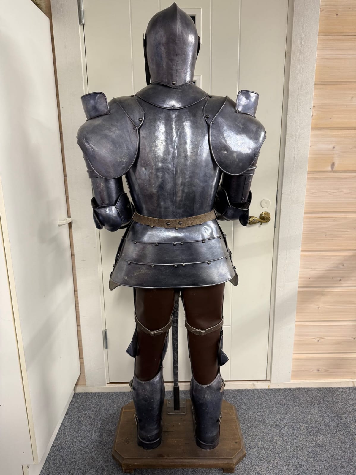 Rare 15th Century Italian Knight Armor - Image 5